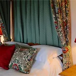 Delphi Hotel 4*
