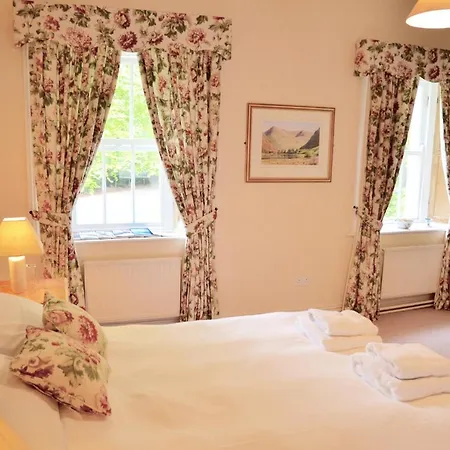 Delphi فندق لينوان