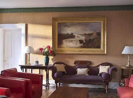 Delphi 4* لينوان