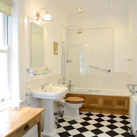 Delphi 4* لينوان