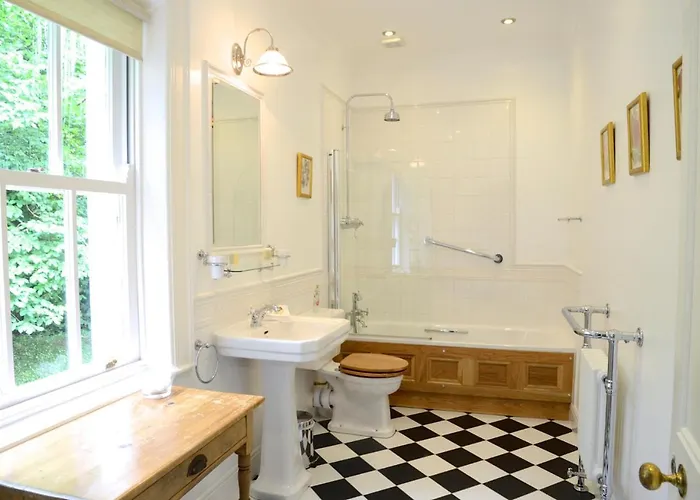 Delphi 4* Линон